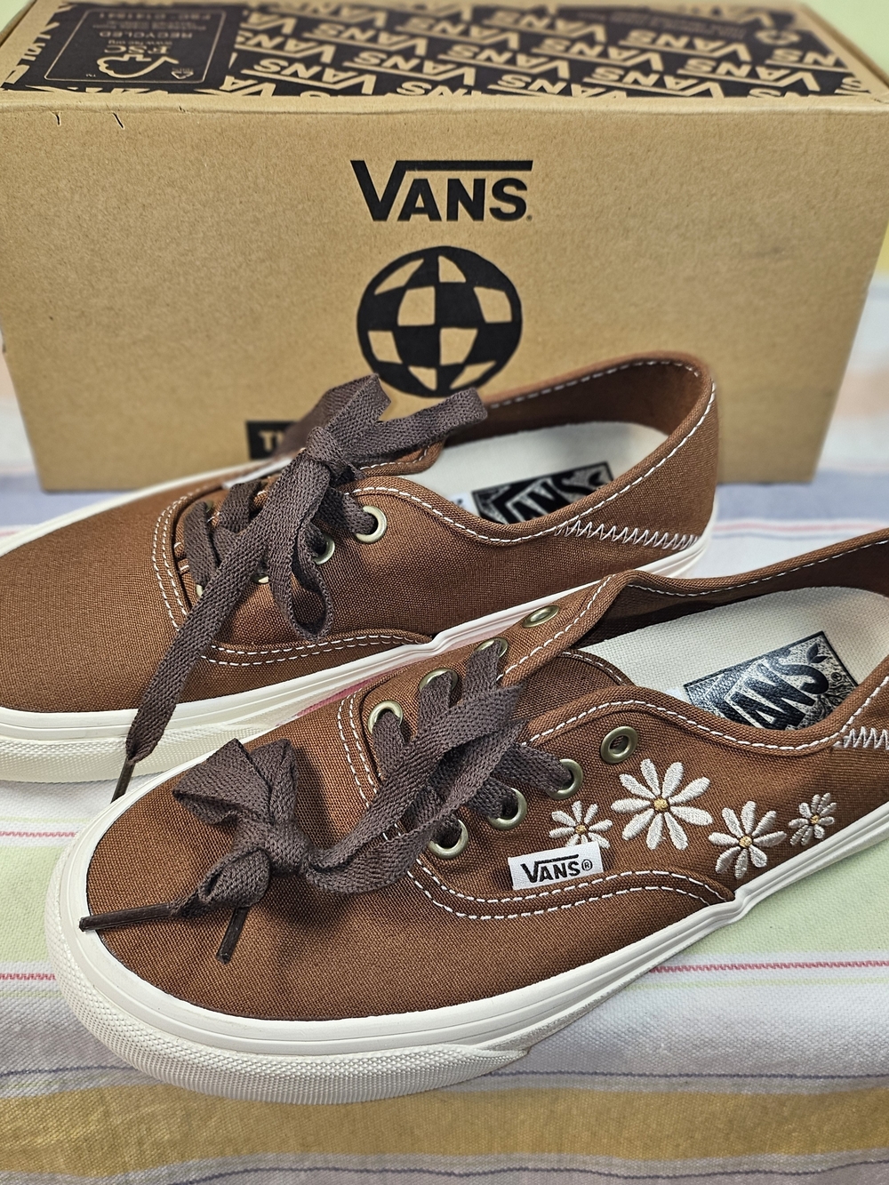 Vans Authentic Vr3 Womens Brown Canvas Sneakers with White Daisy Embroidery